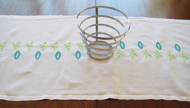 Vintage 1950's Machine Embroidery Designs by Stitchingart. Table Runner