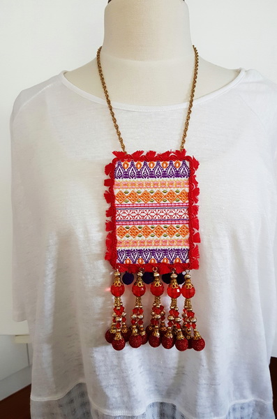 Grand Entrance Machine Embroidery Designs. Red necklace. Jewellery by Stitchingart. Artistic pattern jewellery.
