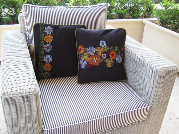 Retro, machine embroidery designs, bee, flowers, dandelions, flower pot, bouquet, swirls, cushion, pillow, handbag, bag, purse, clothing, top, blouse, placemat, homewares, home decor