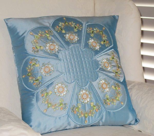 Tender Heart, machine embroidery designs, flowers, floral, bouquet, leaves, dainty, beautiful, love heart, decorative, artistic, gorgeous, patchwork, cushion, pillow, bag, handbag, clothing, t-shirt, top, blouse, shirt, jewellery box, homewares, home decor